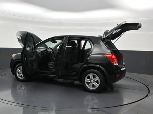 Used 2021 Chevrolet Trax LS FWD image 39