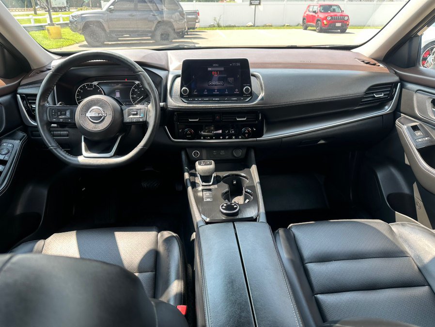 Used 2022 Nissan Rogue SV AWD/4WD image 12