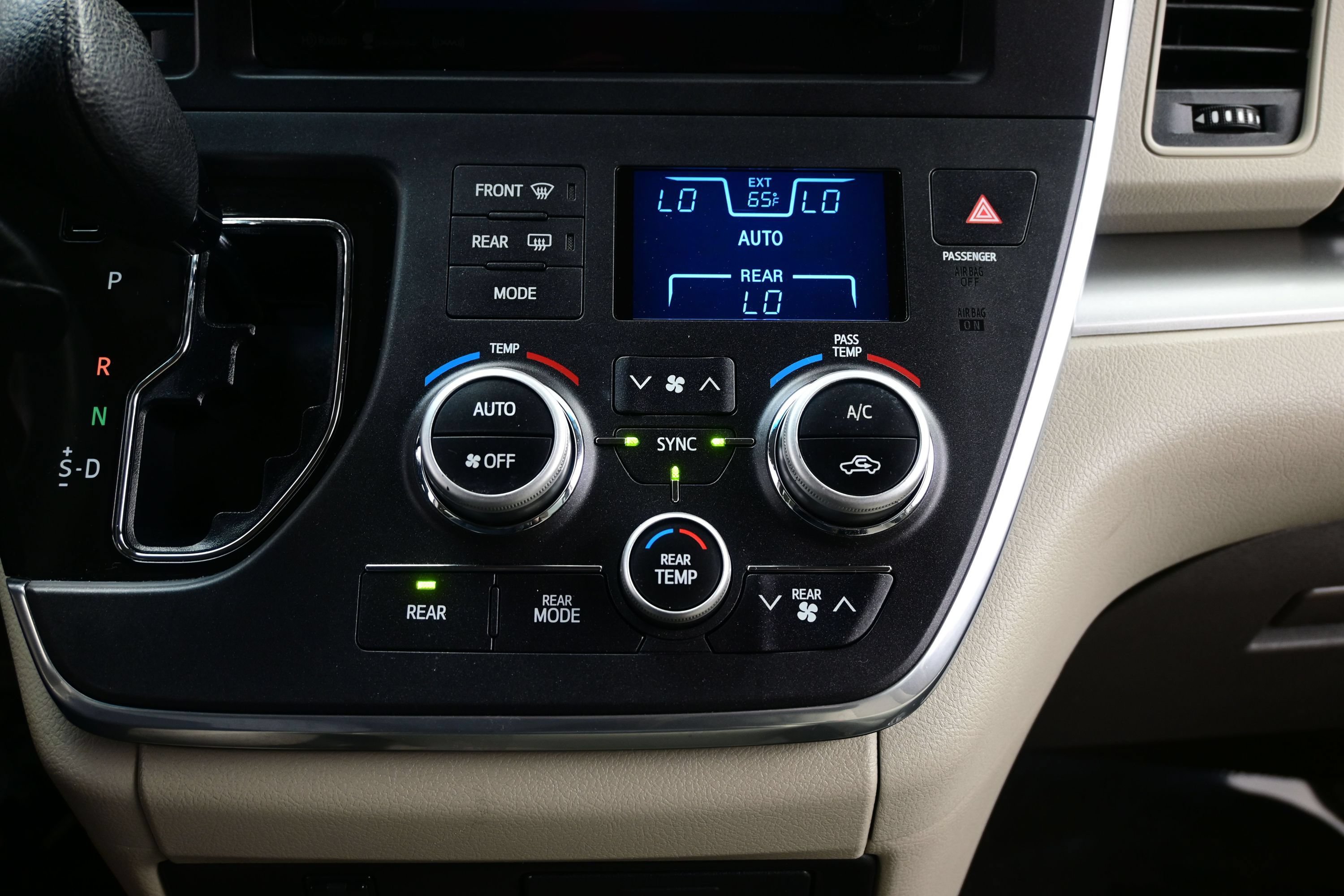 Used 2016 Toyota Sienna LE FWD image 21