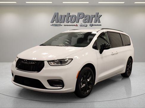 New 2026 Chrysler Pacifica Select w/ S Appearance Package FWD image 5
