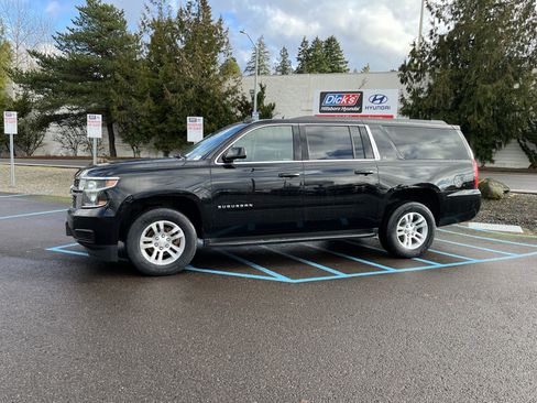 Used 2020 Chevrolet Suburban LT image 2