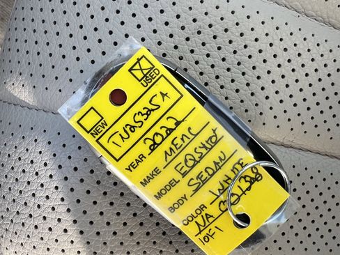 Used 2022 Mercedes-Benz EQS 450+ Sedan image 38