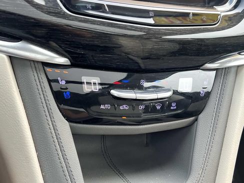 Used 2020 Cadillac XT6 Premium Luxury FWD image 20