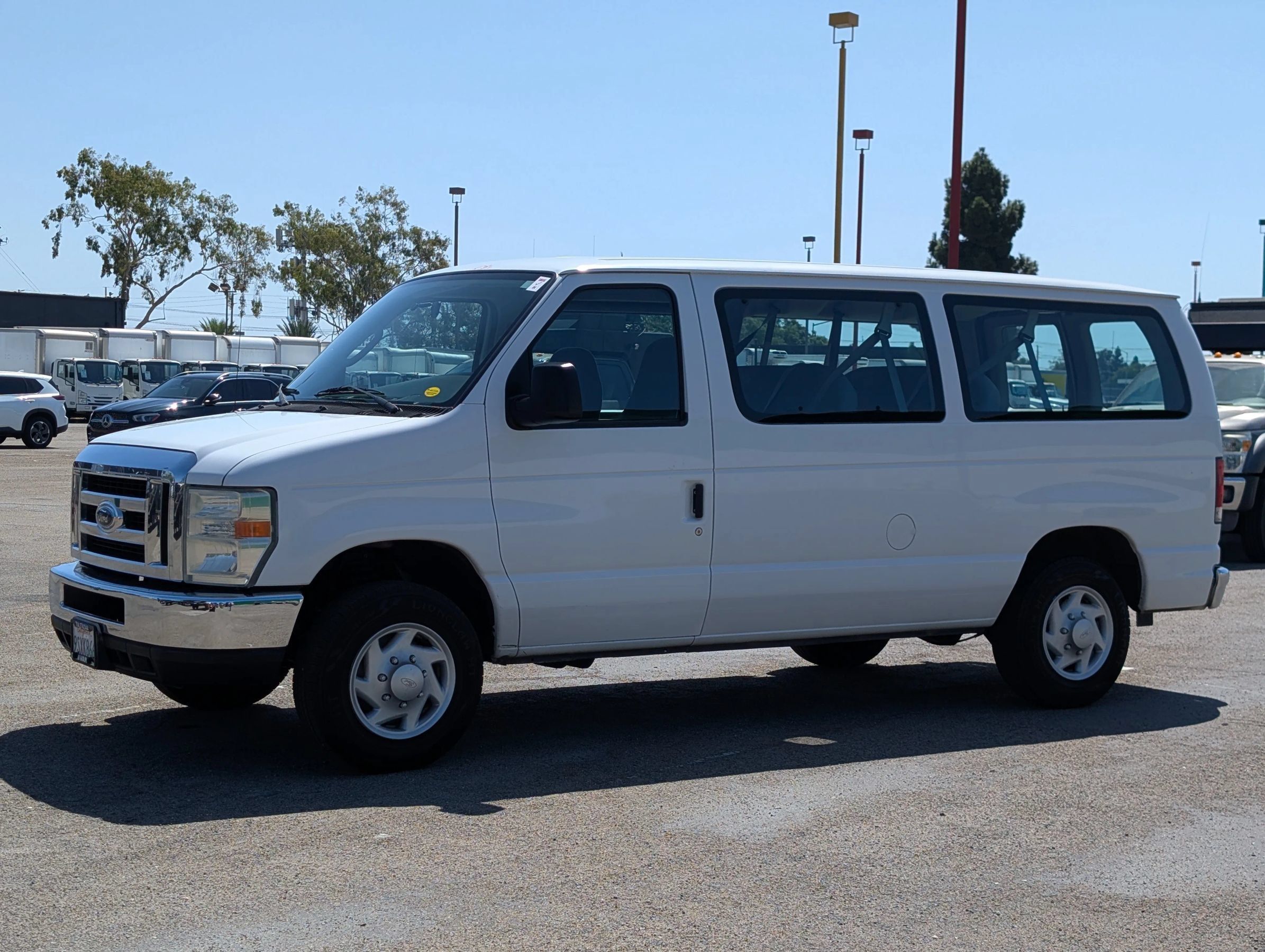 Used 2008 Ford E-150 and Econoline 150 Wagon RWD image 3