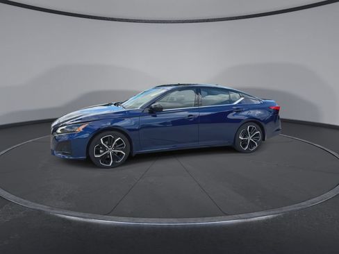 Used 2023 Nissan Altima 2.5 SR w/ SR Premium Package FWD image 5