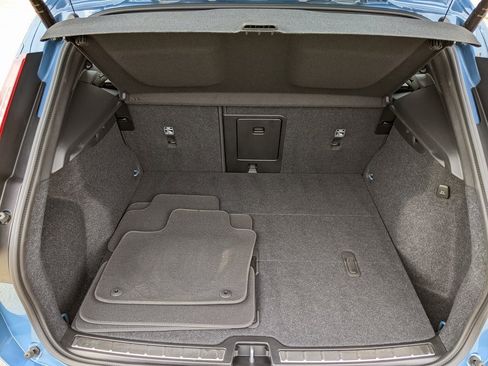 Certified 2025 Volvo XC40 B5 Ultra w/ Climate Package image 26