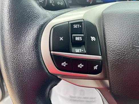 Used 2022 Ford Explorer XLT AWD/4WD image 17