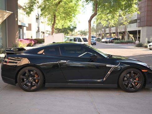 Used 2010 Nissan GT-R Premium image 8