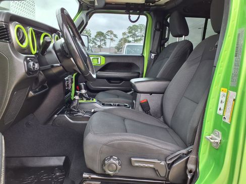 Used 2019 Jeep Wrangler Unlimited Sahara AWD/4WD image 20