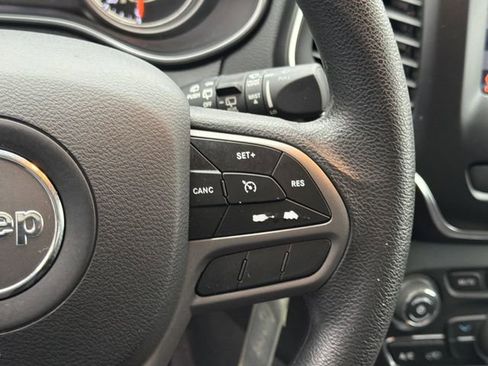 Used 2019 Jeep Cherokee Latitude w/ Popular Appearance Group image 31