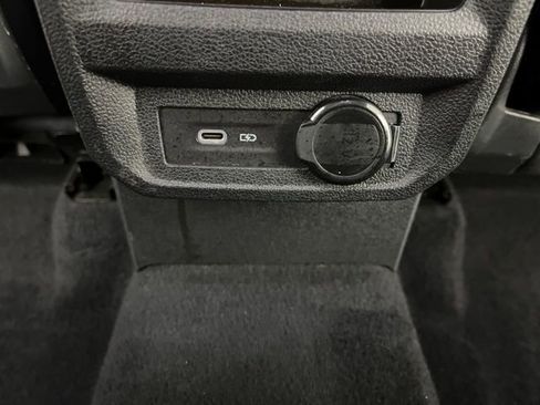 Used 2022 Volkswagen Tiguan SE image 43