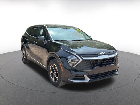 Used 2025 Kia Sportage LX image 2