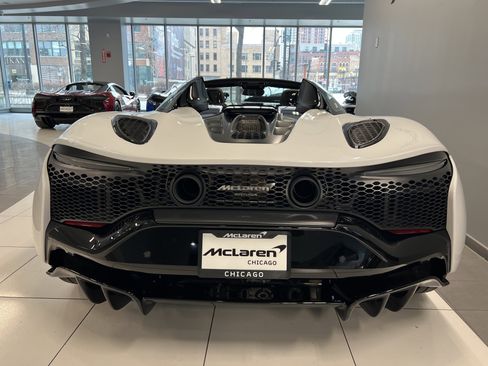 Used 2025 McLaren Artura Spider RWD image 9