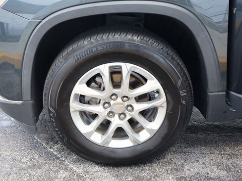 Used 2020 Chevrolet Traverse LT image 7