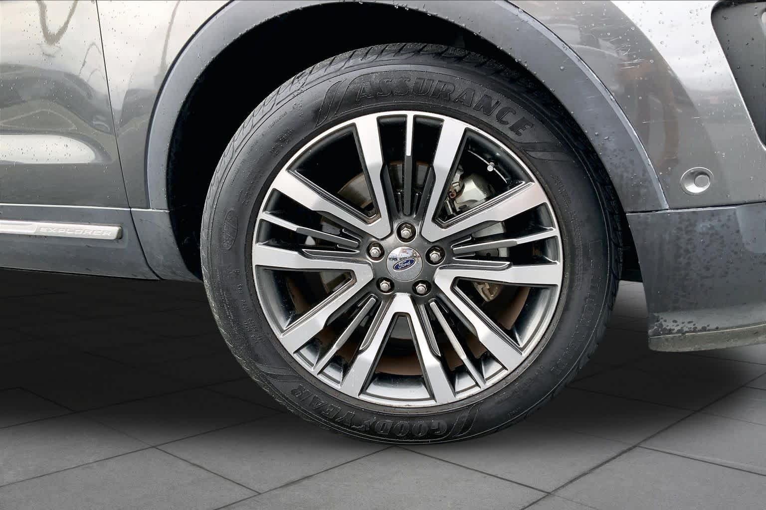 Used 2016 Ford Explorer Platinum AWD/4WD image 11