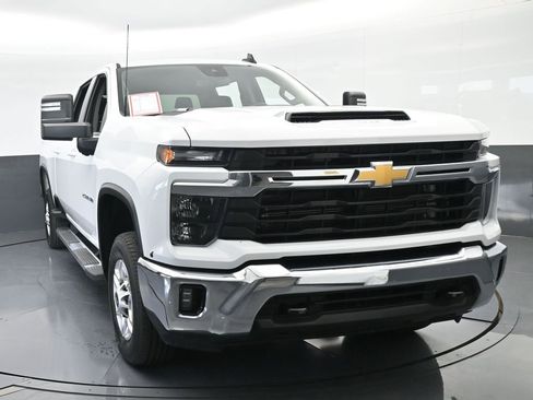 Used 2025 Chevrolet Silverado 2500 LT w/ Convenience Package image 9