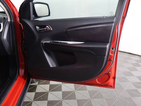 Used 2019 Dodge Journey SE image 18