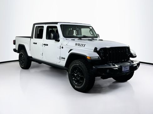 Used 2023 Jeep Gladiator Sport AWD/4WD image 3