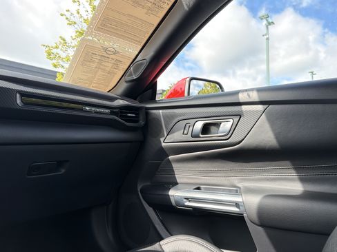 Used 2025 Ford Mustang Convertible RWD image 41