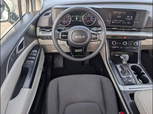 Used 2024 Kia Carnival LX FWD image 11