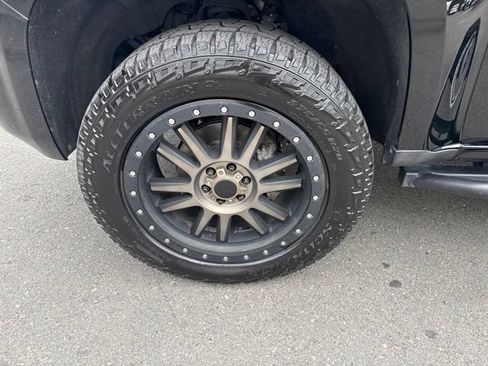 Used 2016 Chevrolet Colorado LT w/ Midnight Edition AWD/4WD image 10
