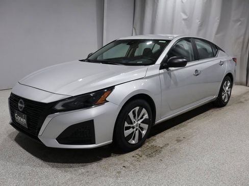 Used 2024 Nissan Altima 2.5 S image 5