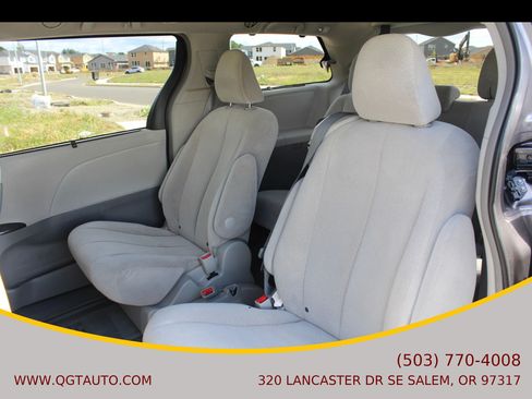 Used 2012 Toyota Sienna LE FWD image 17