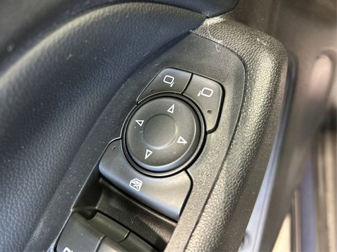 Used 2018 Chevrolet Equinox LT FWD image 30