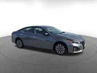 Used 2025 Nissan Altima 2.5 SV FWD video 2