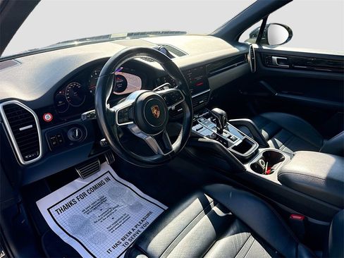 Used 2021 Porsche Cayenne S image 10