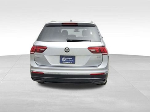 Certified 2024 Volkswagen Tiguan SE image 4