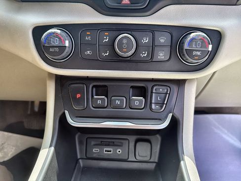 Used 2020 GMC Terrain Denali w/ Denali Premium Package FWD image 26