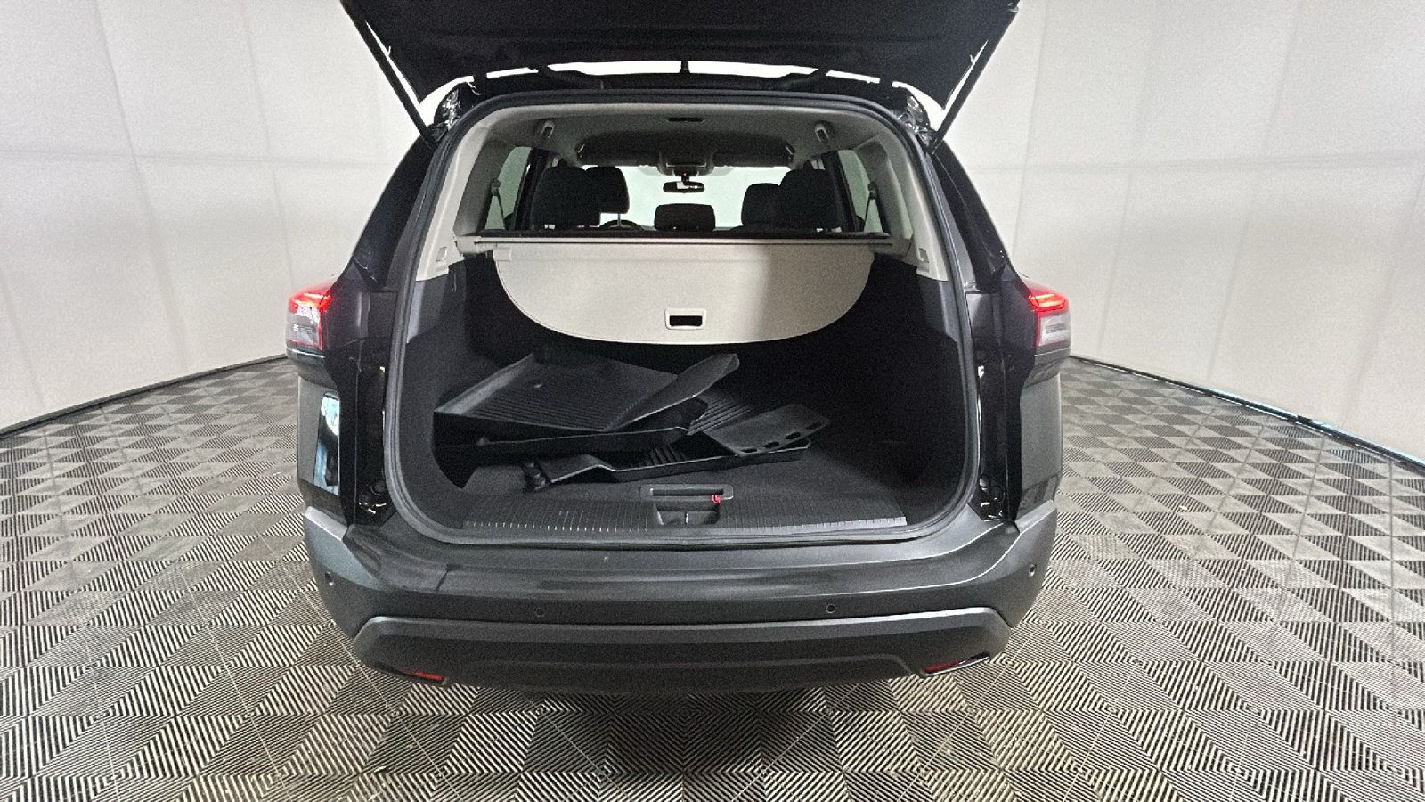 Used 2021 Nissan Rogue S FWD image 31