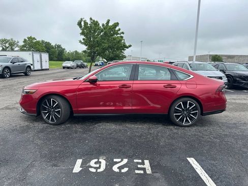 Used 2025 Honda Accord Touring image 9