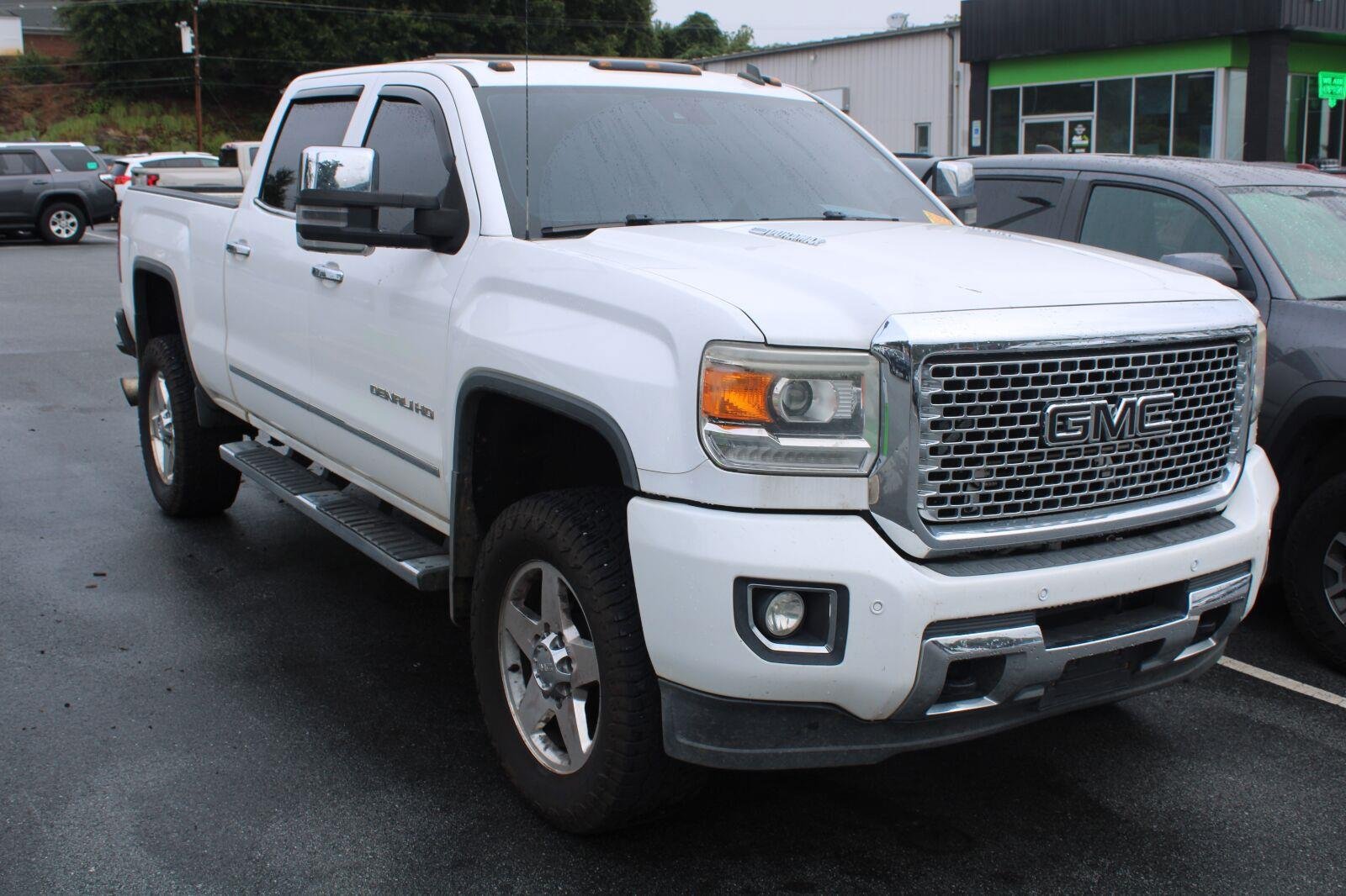 Used 2015 GMC Sierra 2500 Denali w/ Duramax Plus Package AWD/4WD image 3