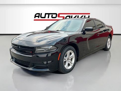 Used 2018 Dodge Charger SXT RWD image 3