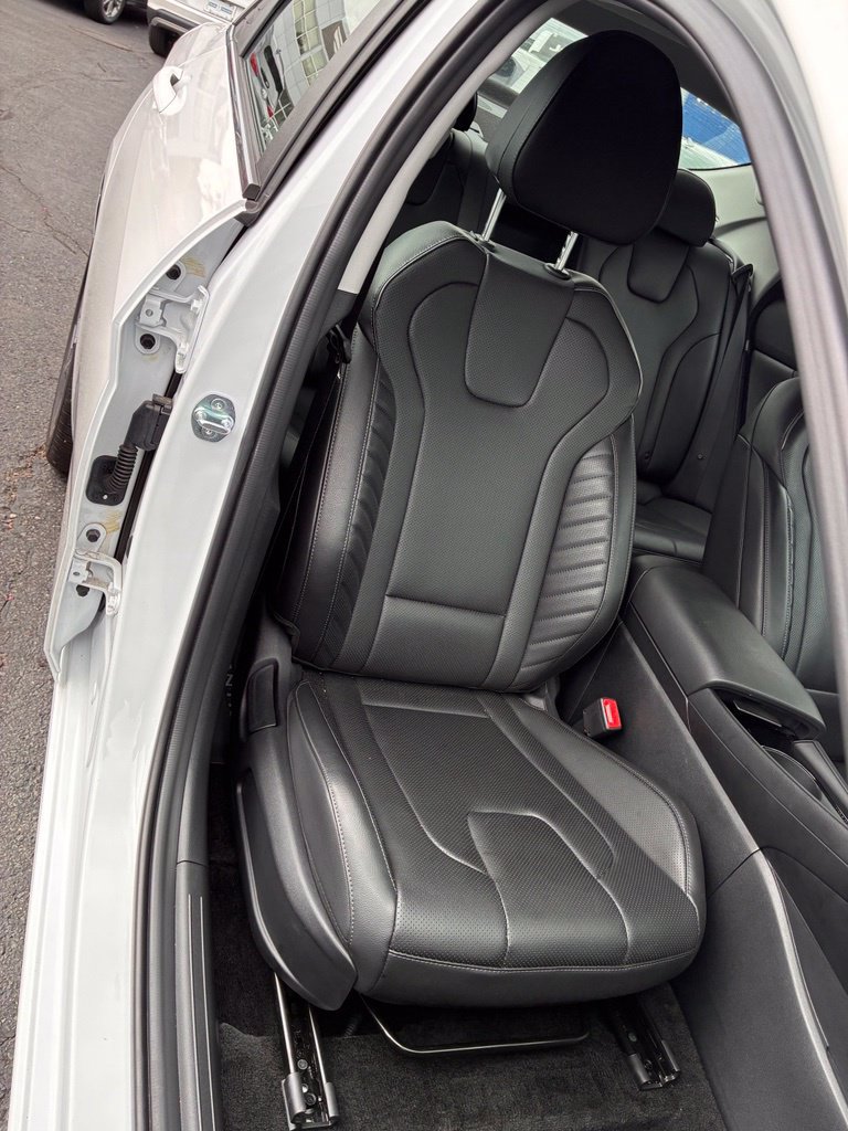 Certified 2025 Hyundai Elantra Limited FWD image 19