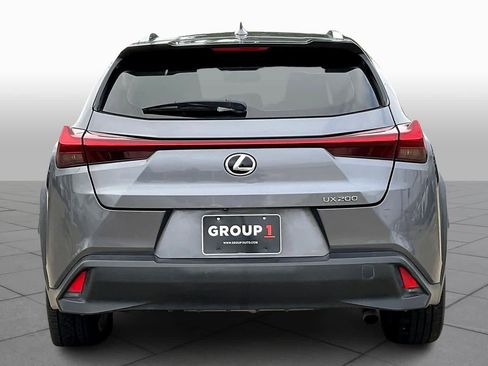 Used 2019 Lexus UX 200 image 4