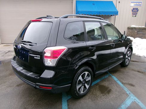 Used 2017 Subaru Forester 2.5i w/ Alloy Wheel Package image 6