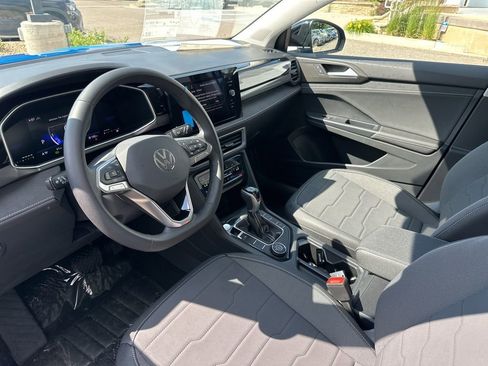 New 2025 Volkswagen Taos SE image 9