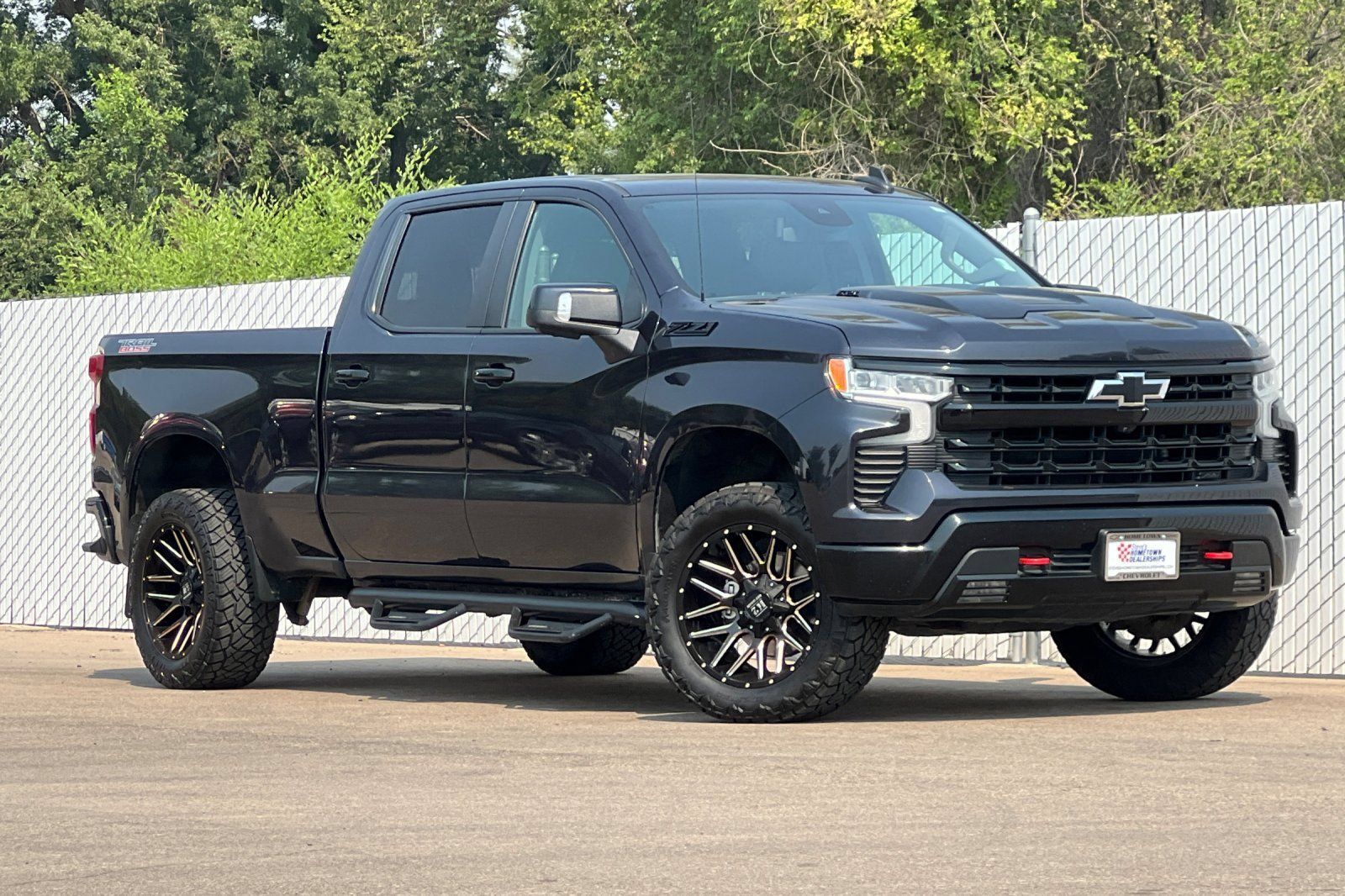 Used 2023 Chevrolet Silverado 1500 LT Trail Boss w/ LT Trail Boss Premium Package AWD/4WD image 2