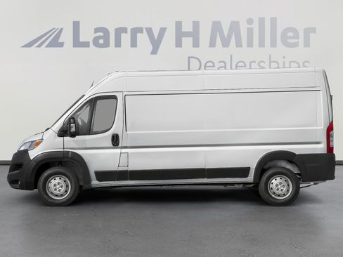 Used 2025 RAM ProMaster 2500 w/ Convenience Group image 3