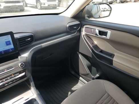 Used 2020 Ford Explorer XLT AWD/4WD image 11