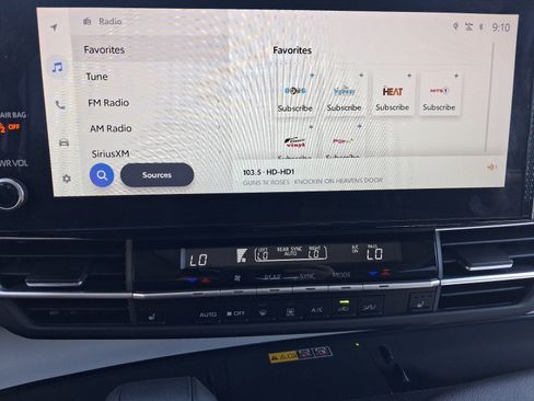 Certified 2025 Toyota Sienna XLE FWD image 18