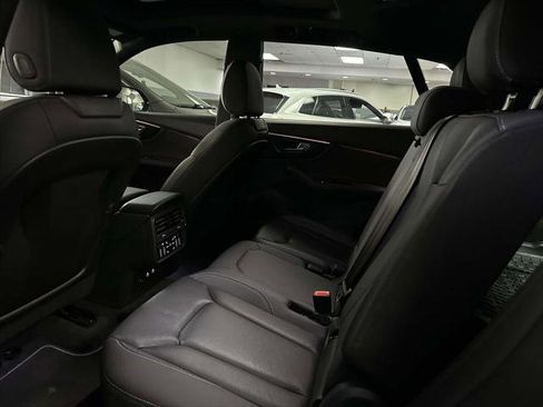 Used 2023 Audi Q8 Premium Plus w/ Premium Plus Package AWD/4WD image 11
