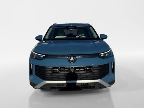 New 2025 Volkswagen Tiguan SE image 12