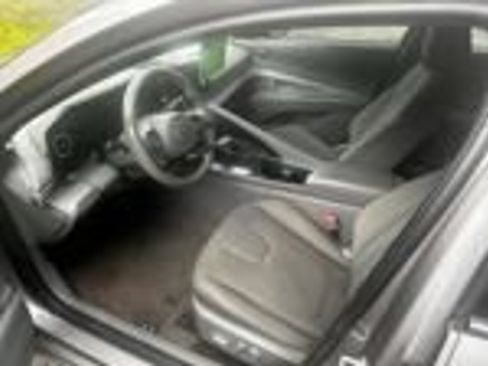 Used 2022 Hyundai Elantra SEL w/ Convenience + Premium Package FWD image 14