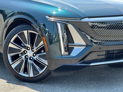 Certified 2025 Cadillac Lyriq Luxury w/ LPO, Floor Liner Package AWD/4WD image 13