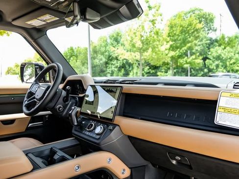 New 2026 Land Rover Defender 110 X-Dynamic SE AWD/4WD image 16