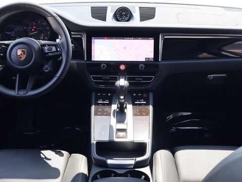 Certified 2026 Porsche Macan AWD/4WD image 20